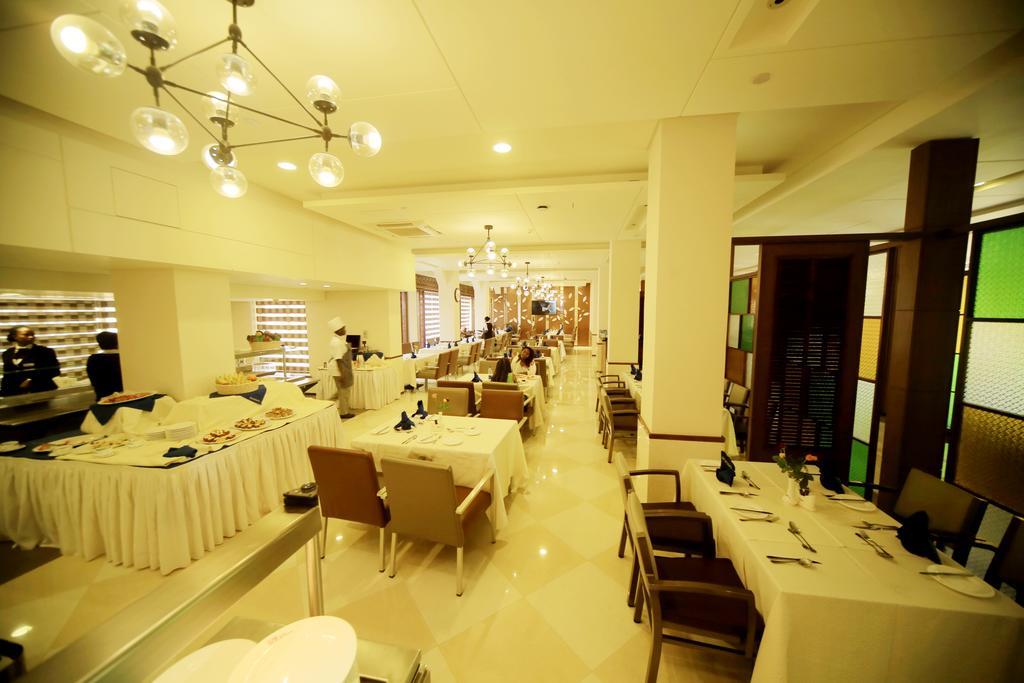 Hotel Africana Kampala Esterno foto
